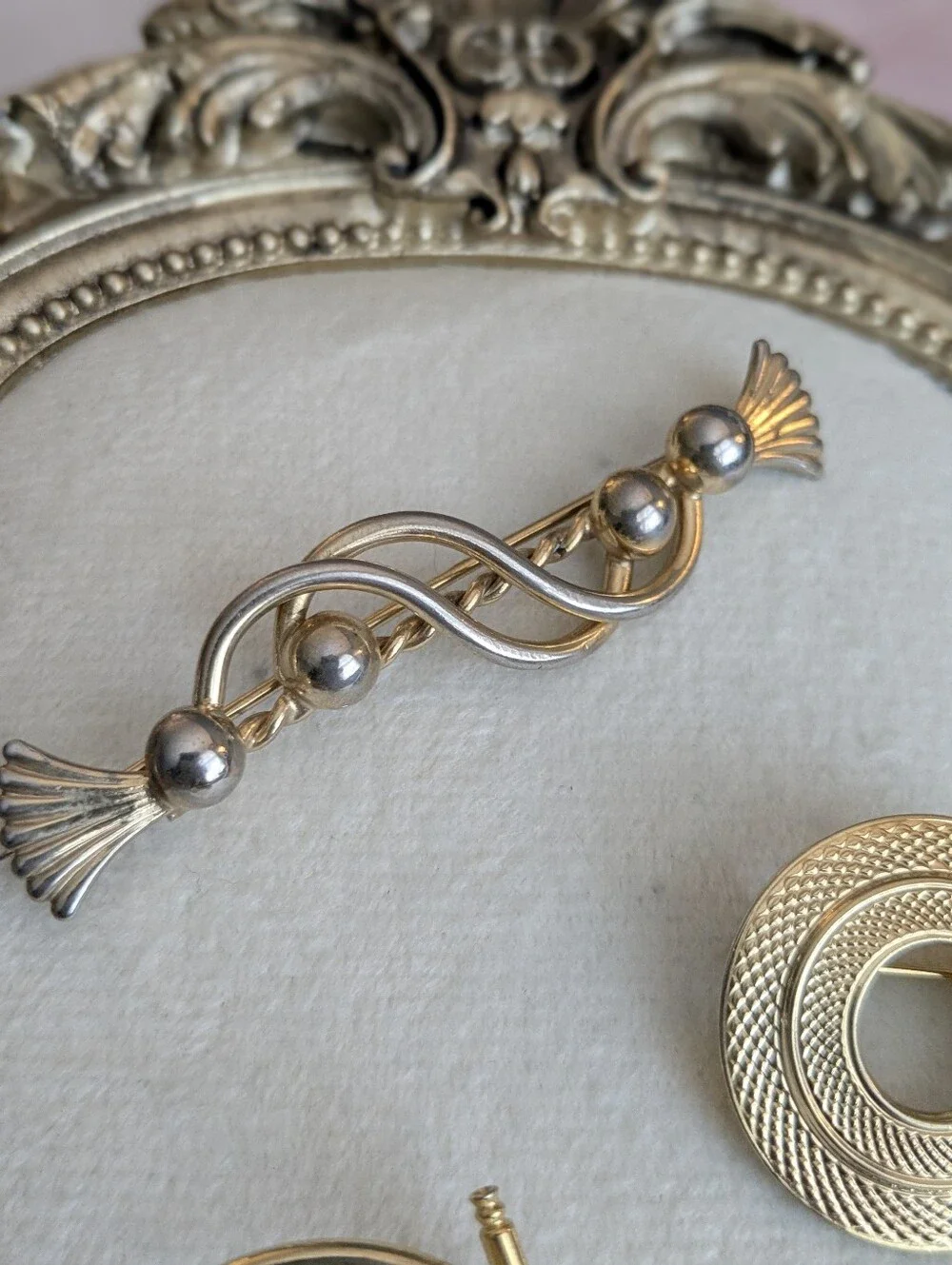 Vintage Gold Tone Brooch Lot of 3 | Geometric & Abstract Designs | Mid-Century - Picture 5 of 6